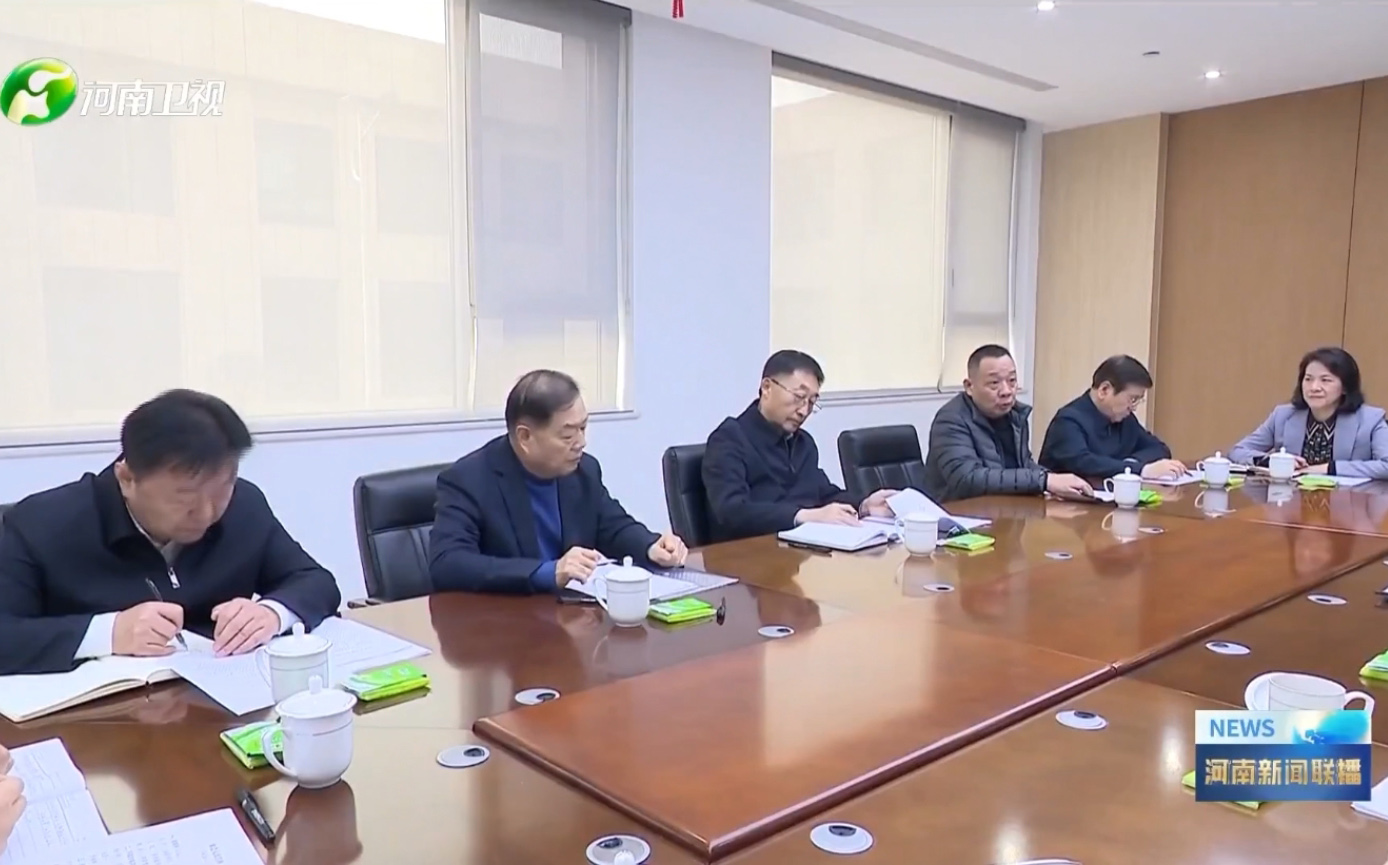 河南省委书记刘宁、省长王凯到许昌调研民营经济，pg电子游戏app集团党委书记、创始人楚金甫作为民营企业家代表参加座谈。